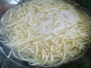 面条煮熟，放到汤里！