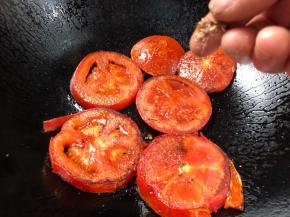 接着撒意式香草粉