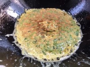 定型后翻面，再煎2分钟