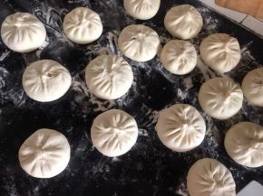 包成包子，再醒发半小时左右至包子有弹性