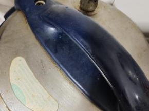 插上电源，按“煮汤键”即可！