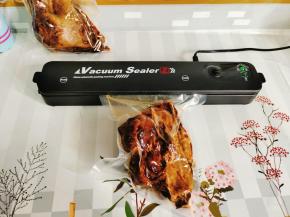 捞出，放凉，抽真空包装，放在冰箱冷藏或者冷藏保存都可以！吃的时候提前拿出来解冻，剁块装盘，或者用蒸锅加热一下都可以哦！