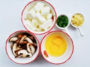 准备好所有食材。