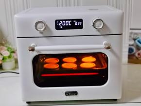 上一层200度烤25分钟。（时间及温度仅供参考，具体根据自家烤箱脾气另定）