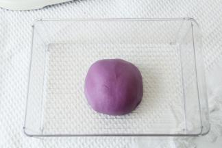 收圆放入发酵盒中，27-28度发酵到2倍大。