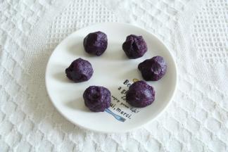 分成32克一个，搓成球。