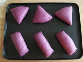 整形完毕，排入烤盘。放入烤箱发酵档，35度发酵40分钟左右，1.5-2倍大，轻轻按表面缓慢回弹。