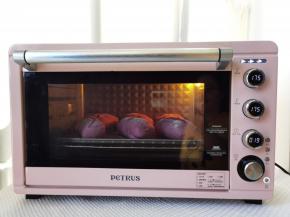 放入预热好的烤箱中层偏下，175度烤25分钟。上色满意及时加盖锡纸。