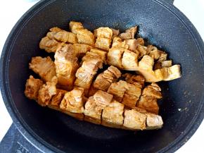 把调味料涂满。