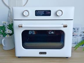 将处理好的猪肉放入烤箱中层200度烤20分钟。