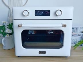 将处理好的猪肉放入烤箱中层200度烤20分钟。