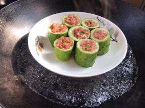 放入开水锅中，大火蒸10分钟