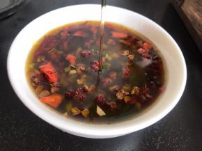 加入所有的调料拌匀备用