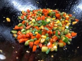 撒入葱花即可