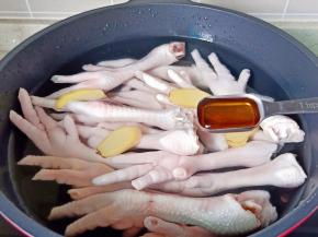 加入料酒两勺 。