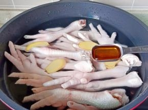 加入料酒两勺 。