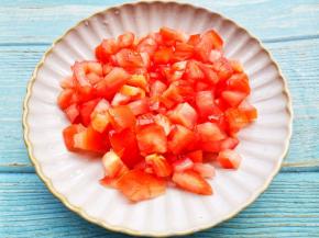 番茄切丁。