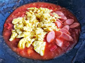 加入鸡蛋火腿，