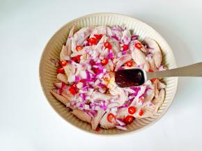 加入甜面酱两勺。