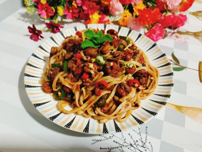 小龙虾拌面