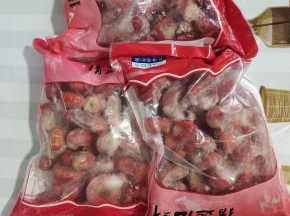 直接买的龙虾尾，有条件的也可以买鲜活的小龙虾来做！