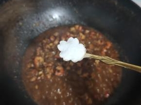 放入少许盐调味！