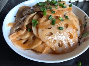 撒上葱花，出锅装盘