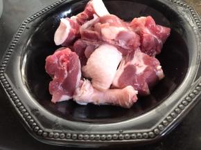 鸭肉洗净剁成小块