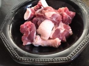 鸭肉洗净剁成小块