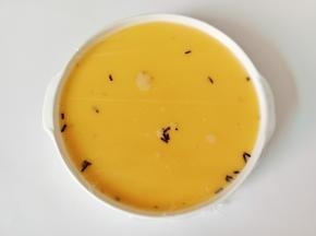 盖上一层保鲜膜 。