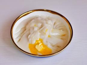 取出趁热加入黄油。