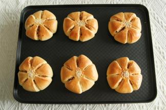 烤完取出，转移到冷凉架冷凉即可。