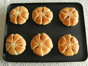 烤完取出，转移到冷凉架冷凉即可。