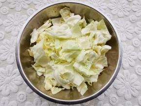 包菜洗净切小块，