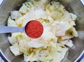 加两勺辣椒粉，