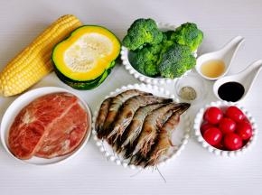 准备食材，配菜任意搭配，自己喜欢的就可以。