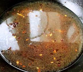 添加适量清水大约刚刚没过带鱼即可