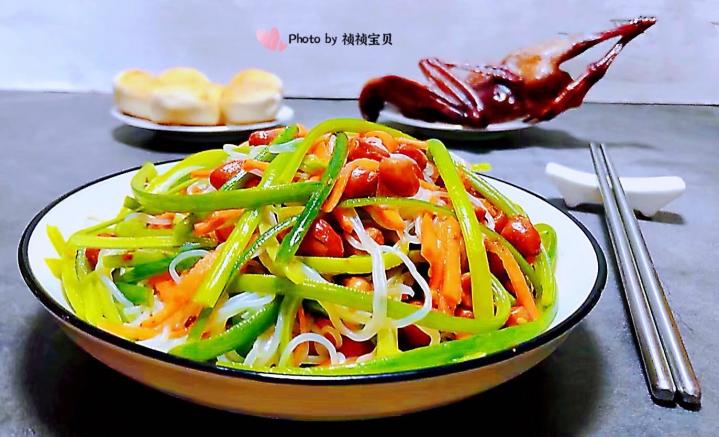 粉丝花生米拌蒜苗