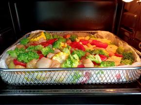 烤箱提前预热，烤网放在中层。