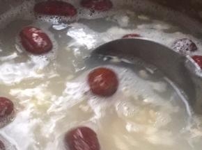 期间经常搅拌，以免粘锅