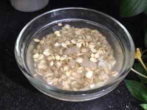 燕麦提前洗净，浸泡10分钟