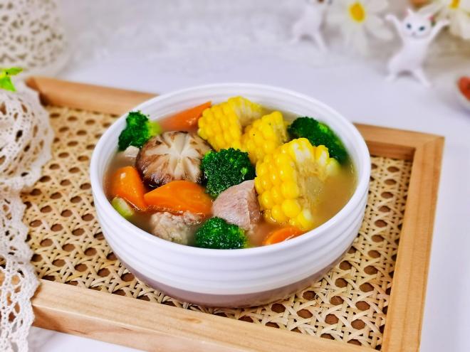 西兰花排骨玉米汤