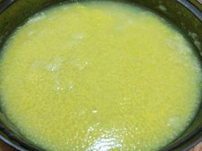 小米煮至六成熟微微有一点点粘稠