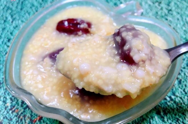 红枣小米燕麦粥
