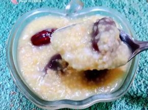 红枣小米燕麦粥入口香浓微微有点甜