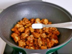 按个人口味加入盐。