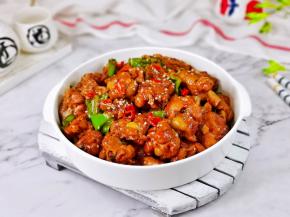 盛出装盘，撒上熟白芝麻。