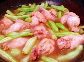 添加适量清水大火焖起来