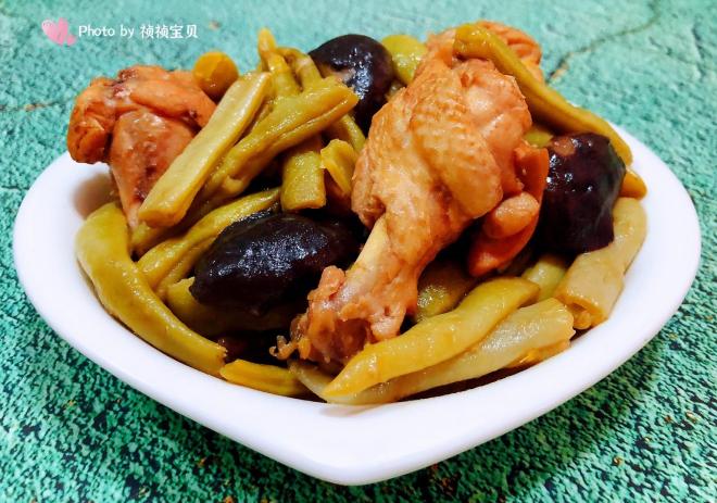 豆角焖香菇鸡翅根