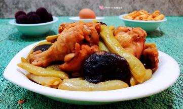 豆角焖鸡翅根和香菇营养超级丰富入口香浓让人唇齿留香回味无穷